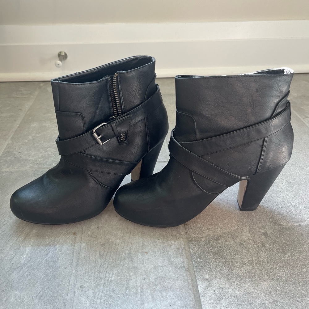 Madden Girl heeled booty